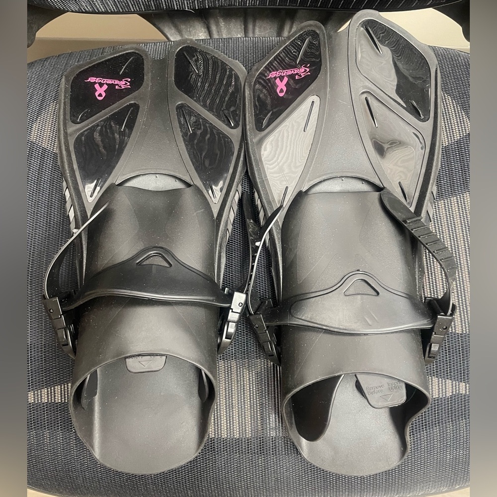 Seavenger Black/Pink Mens 4.5-8.5 Snorkeling Fins w/ Bag